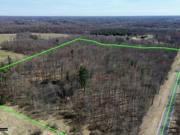 18770 Albrecht Avenue NE, Cedar Springs, MI 49319