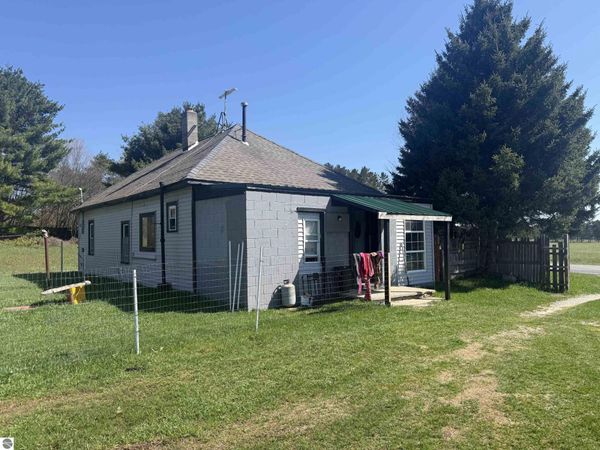 7031 Raymond Road N, Tustin, MI 49688