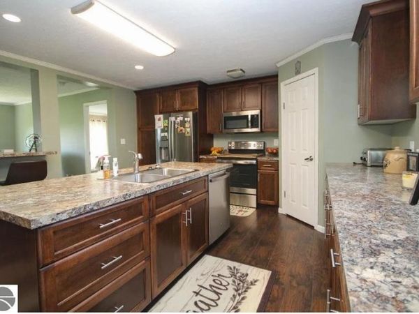 5557 Pleasant Valley Road E, Shepherd, MI 48883