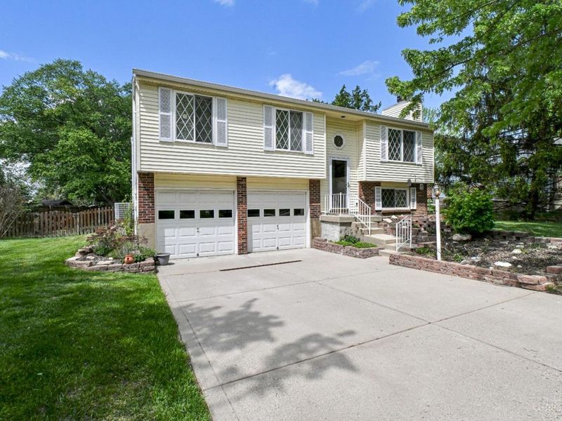 5439 Bluepine Drive, Cincinnati, OH 45247 Photo 2