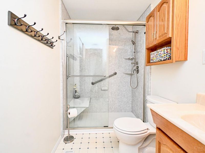 5439 Bluepine Drive, Cincinnati, OH 45247 Photo 25