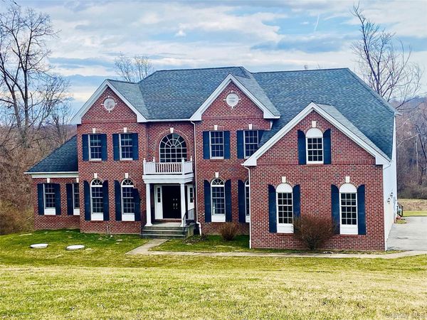 31 Sunflower Circle, Wappingers Falls, NY 12590