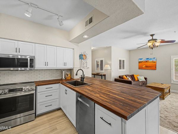 7401 W ARROWHEAD CLUBHOUSE Drive, Unit 2068, Glendale, AZ 85308