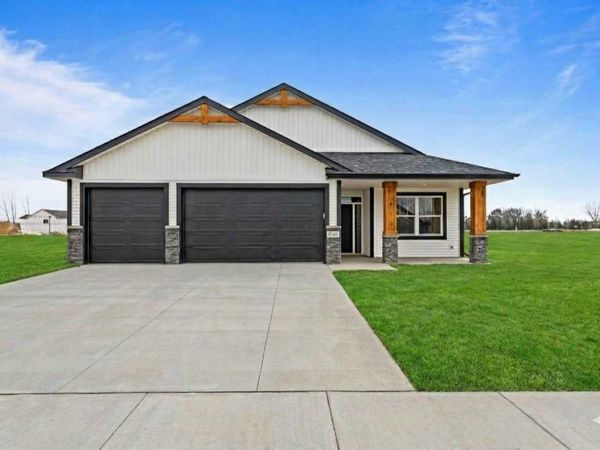 704 7th Avenue NE, Isanti, MN 55040