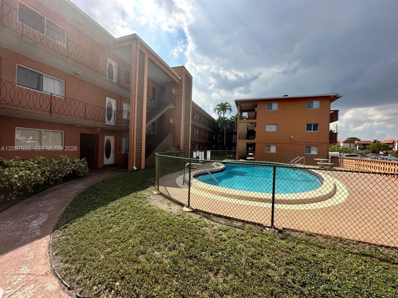 2330 NW 11th St , Unit 33, Miami, FL 33125 Photo