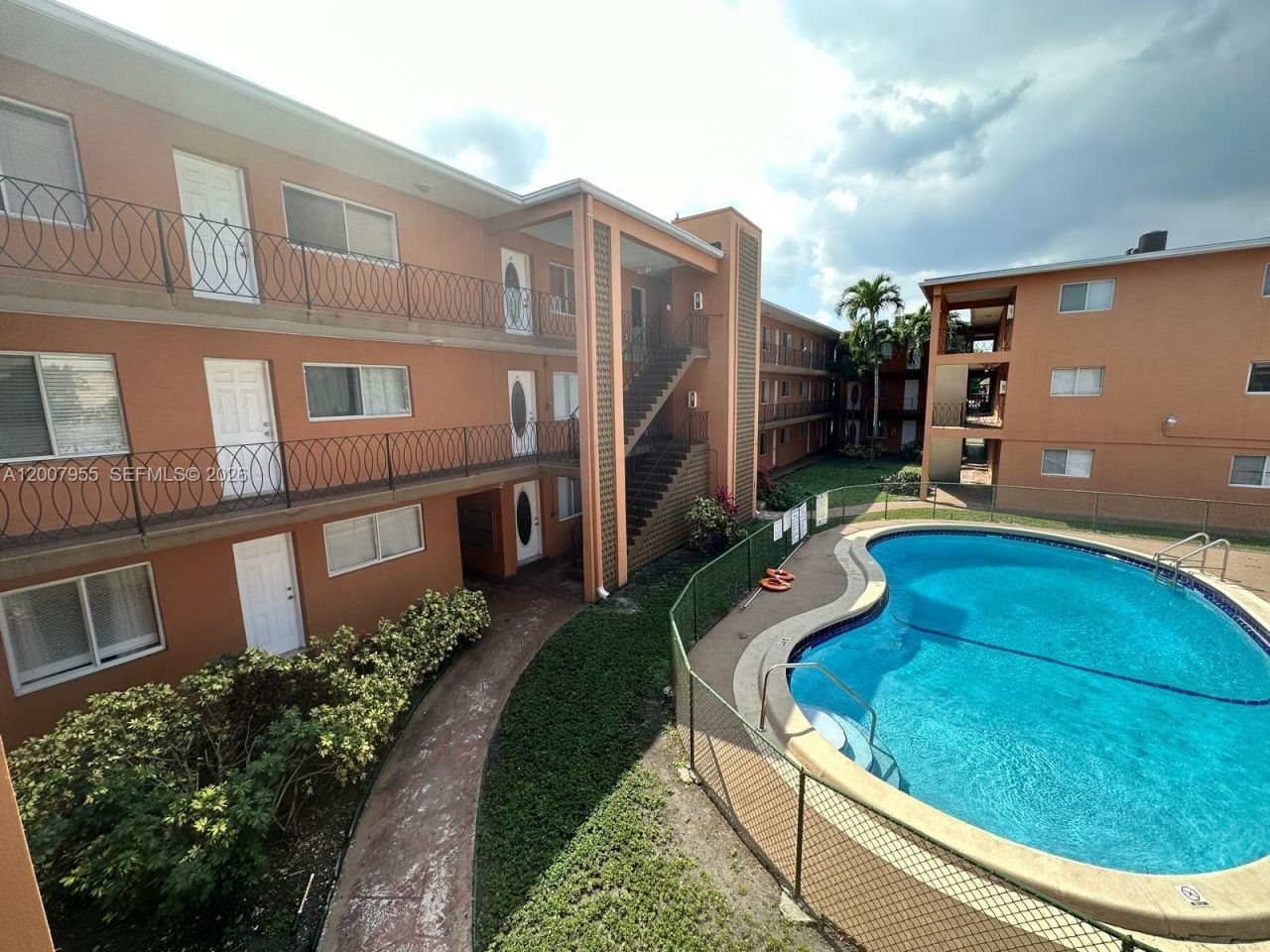 2330 NW 11th St , Unit 33, Miami, FL 33125 Photo