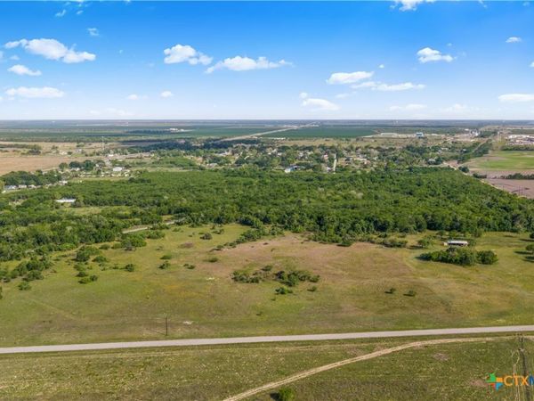 417 Old Bloomington Road , Victoria, TX 77905