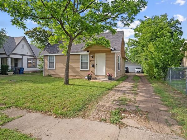 2539 Sharon Street, Dallas, TX 75211