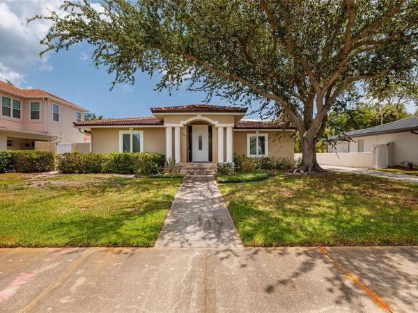 300 BRIGHTWATERS BOULEVARD NE, ST PETERSBURG, FL 33704