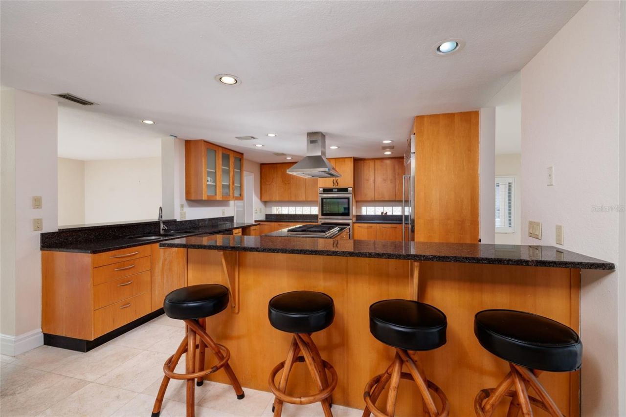 300 Brightwaters Boulevard Ne, Saint Petersburg, FL 33704 Photo