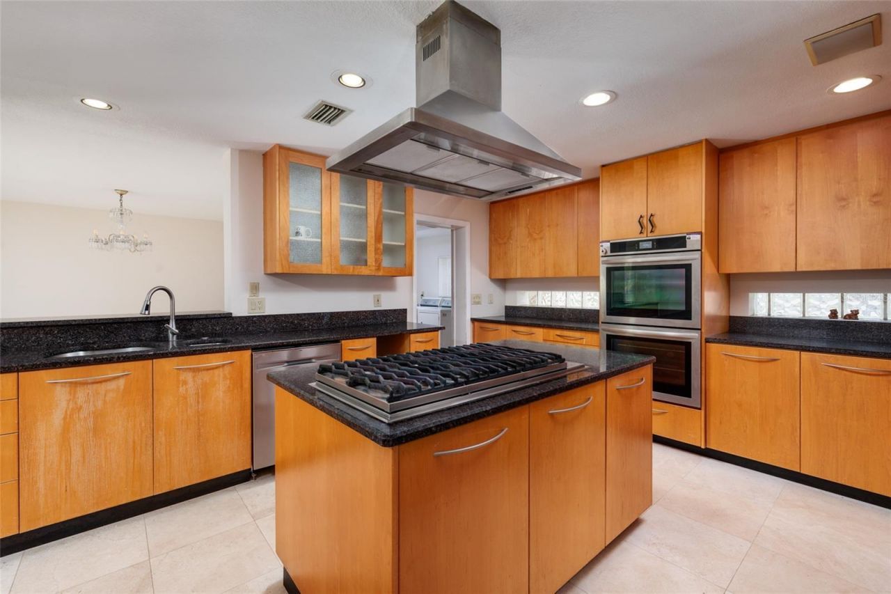 300 Brightwaters Boulevard Ne, Saint Petersburg, FL 33704 Photo