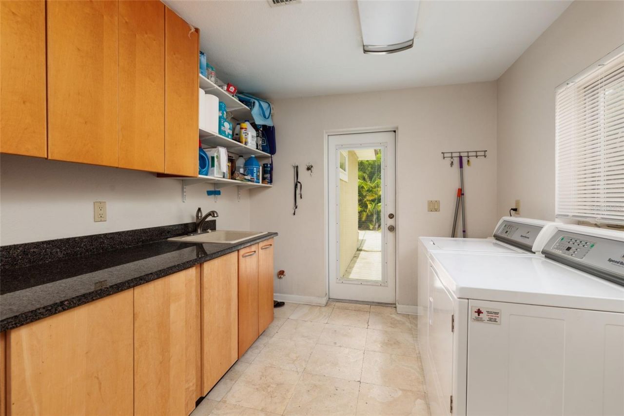 300 Brightwaters Boulevard Ne, Saint Petersburg, FL 33704 Photo