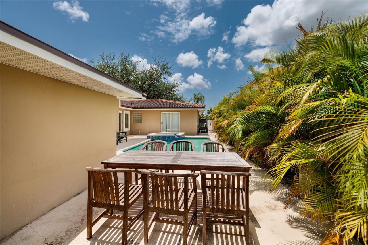 300 Brightwaters Boulevard Ne, Saint Petersburg, FL 33704 Photo