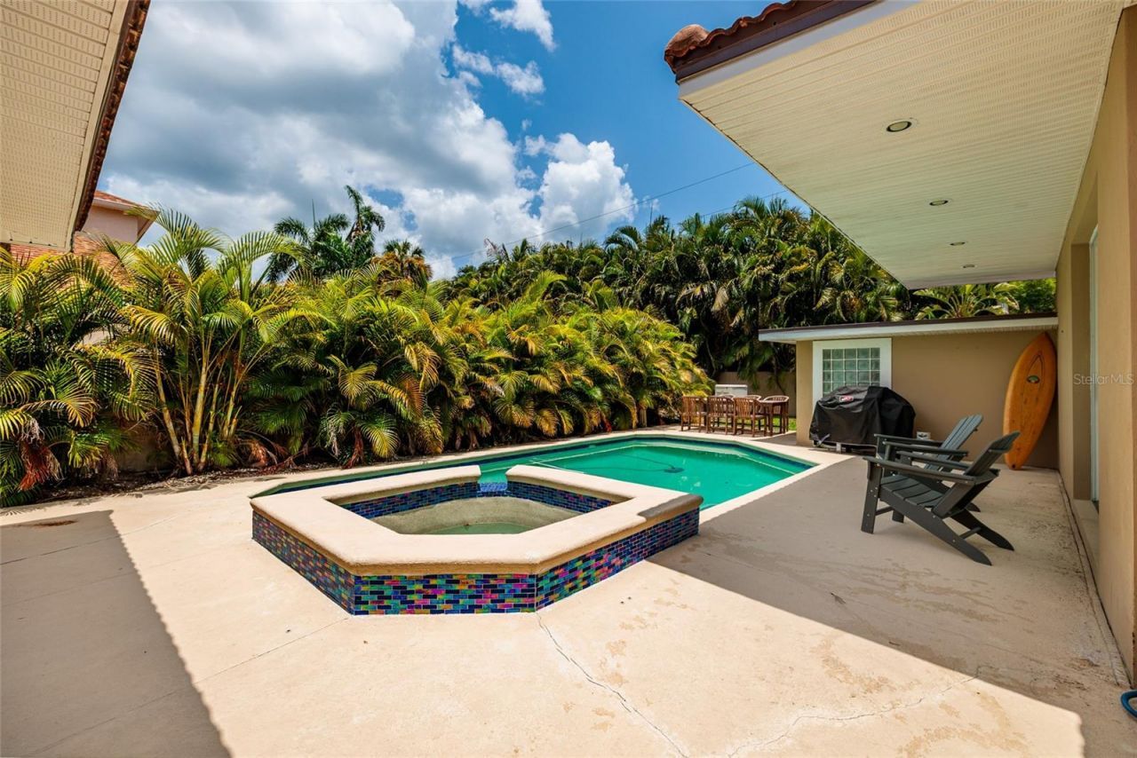 300 Brightwaters Boulevard Ne, Saint Petersburg, FL 33704 Photo
