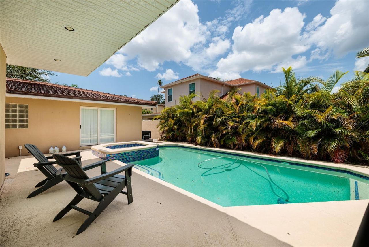 300 Brightwaters Boulevard Ne, Saint Petersburg, FL 33704 Photo