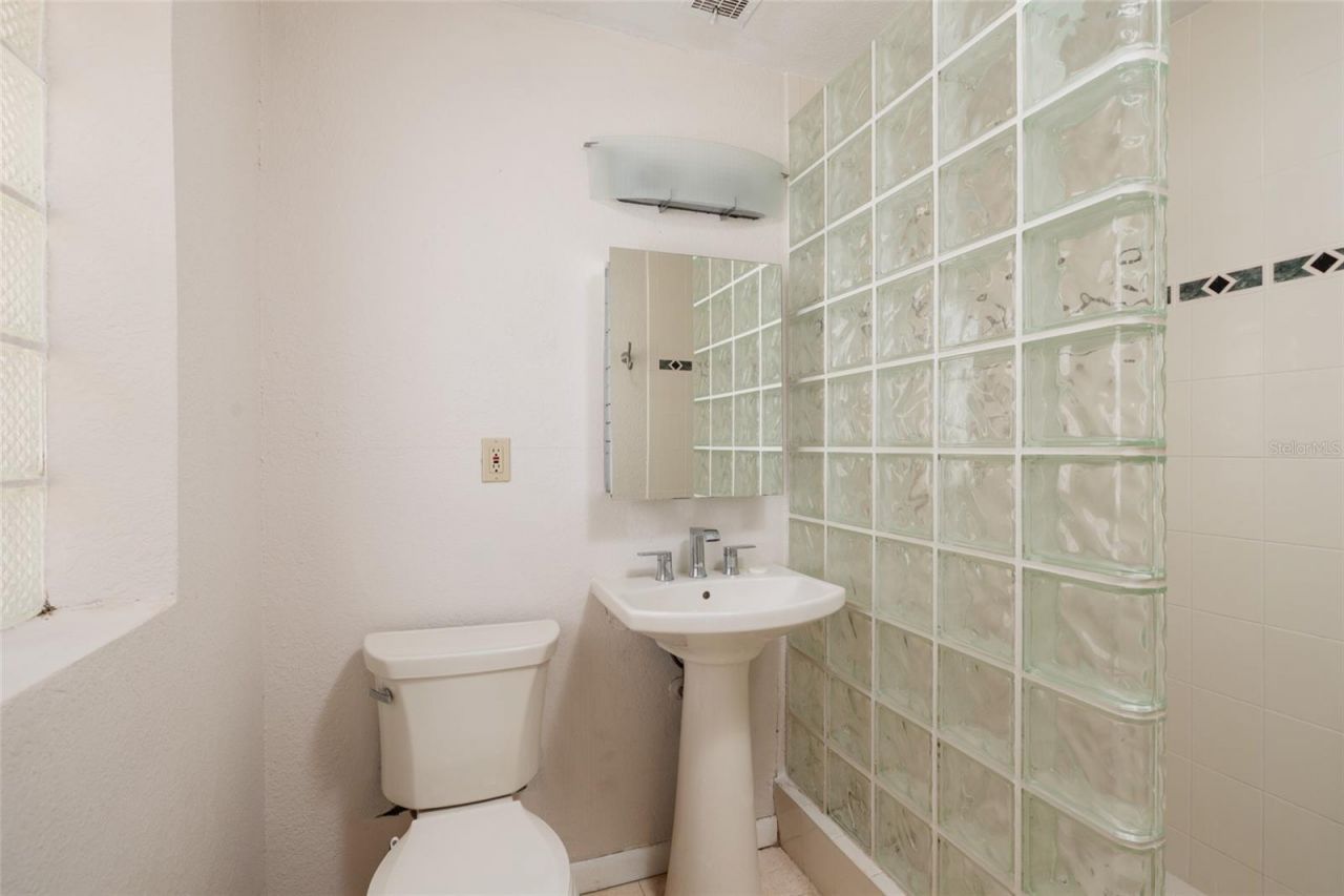 300 Brightwaters Boulevard Ne, Saint Petersburg, FL 33704 Photo