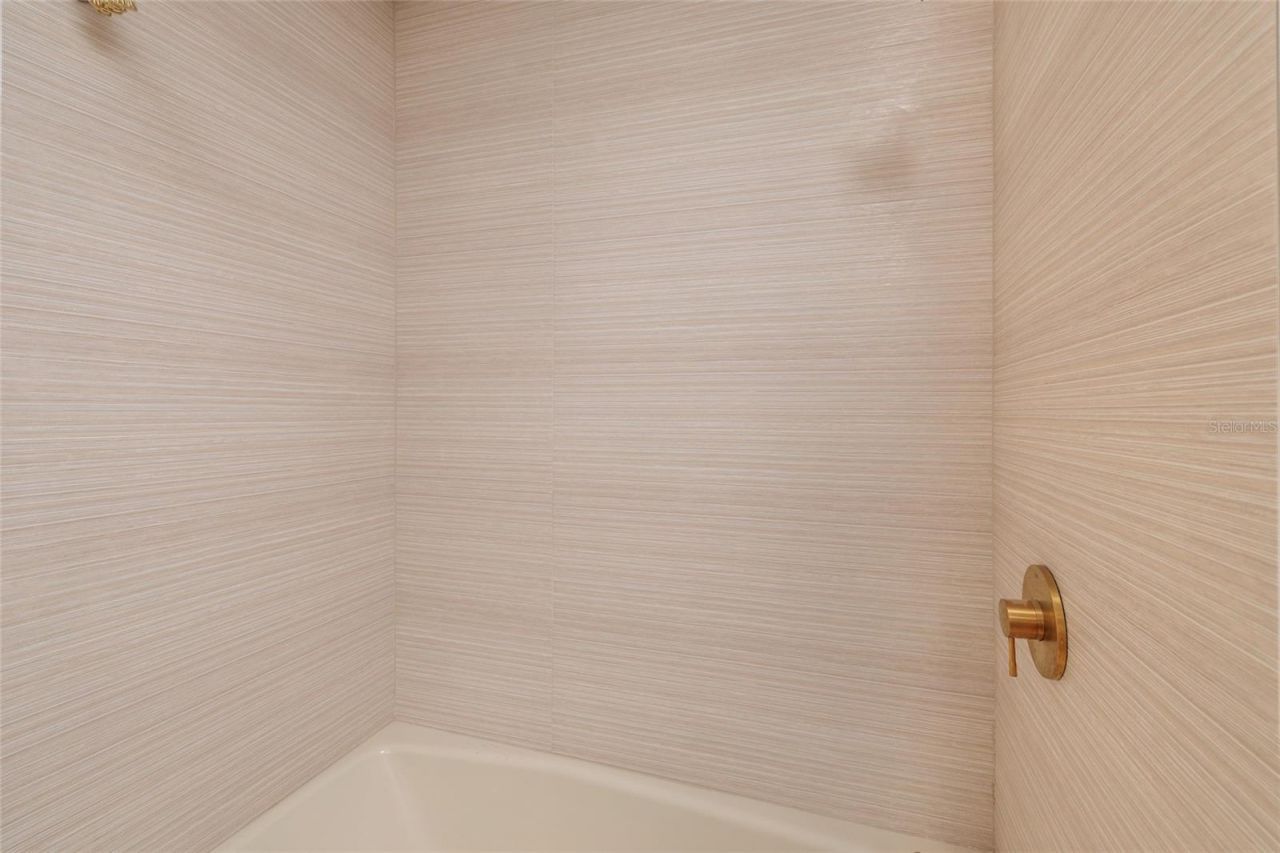 300 Brightwaters Boulevard Ne, Saint Petersburg, FL 33704 Photo