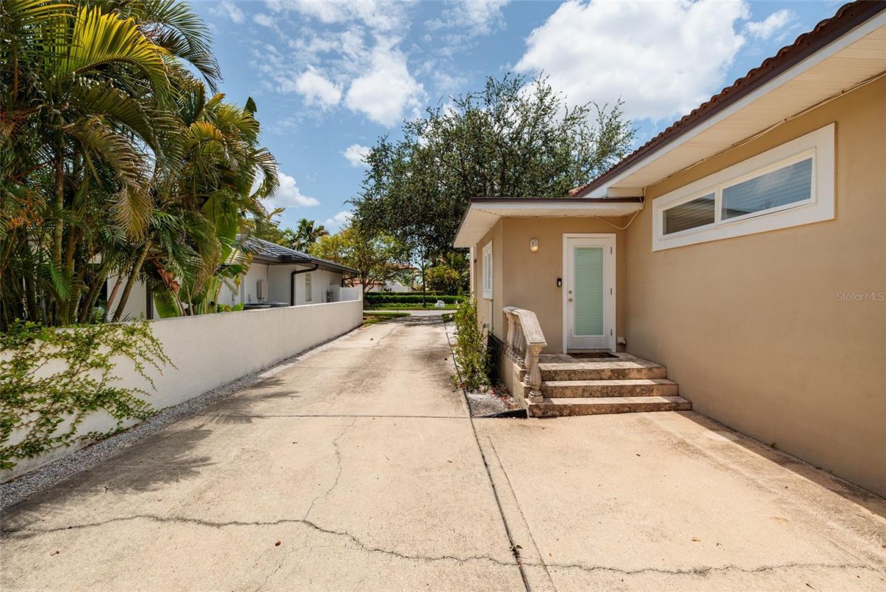 300 Brightwaters Boulevard Ne, Saint Petersburg, FL 33704 Photo