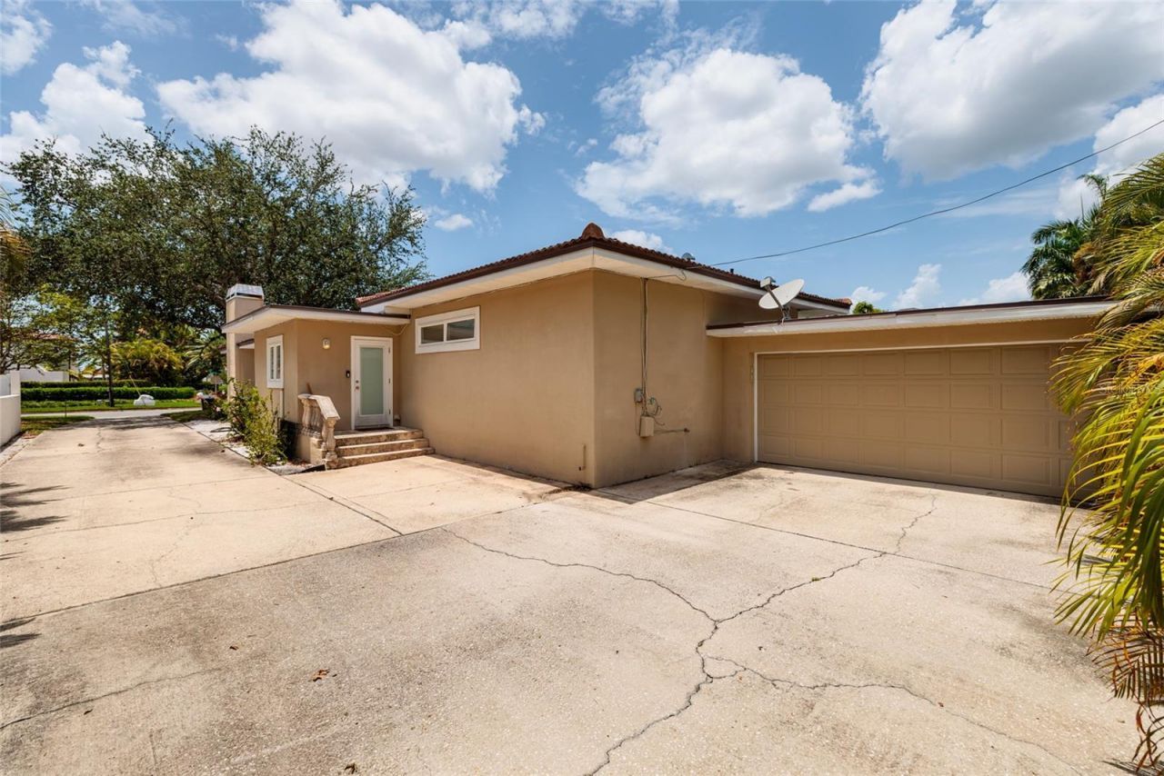 300 Brightwaters Boulevard Ne, Saint Petersburg, FL 33704 Photo
