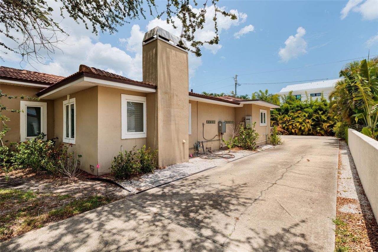 300 Brightwaters Boulevard Ne, Saint Petersburg, FL 33704 Photo