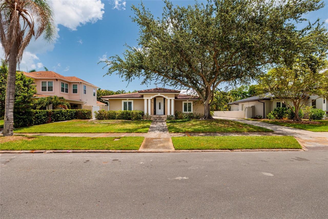 300 Brightwaters Boulevard Ne, Saint Petersburg, FL 33704 Photo