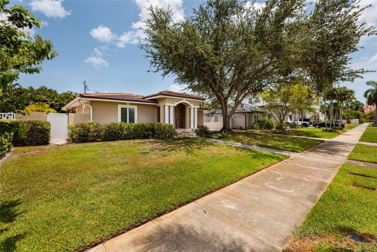 300 Brightwaters Boulevard Ne, Saint Petersburg, FL 33704 Photo