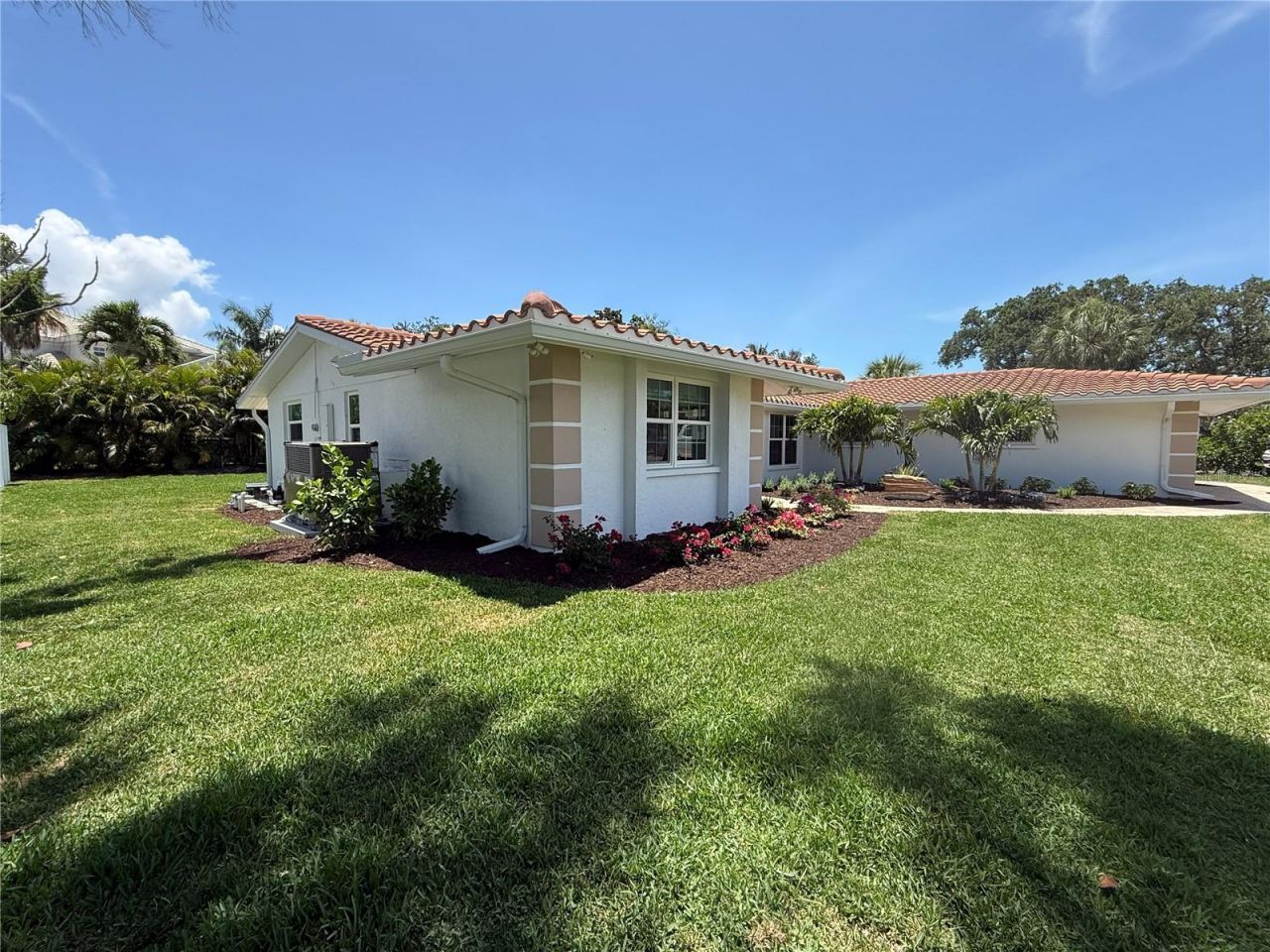 5569 Shadow Lawn Drive, Sarasota, FL 34242 Photo