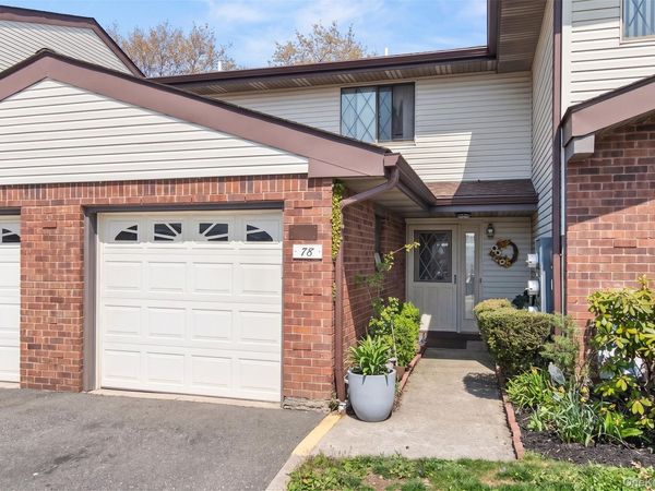 78 Cambridge Drive W, Copiague, NY 11726