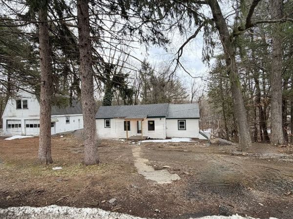 35 Lindbergh St, Clinton, MA 01510