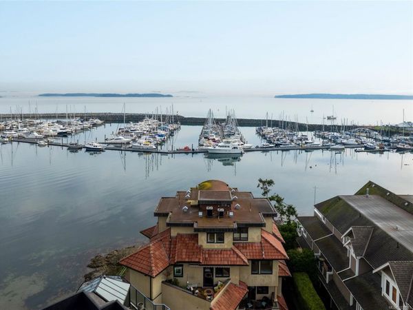 9949 Third St , Unit 201, Sidney, BC V8L 3B1