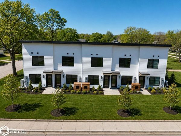 328 S 11th St, Sac City, IA 50583