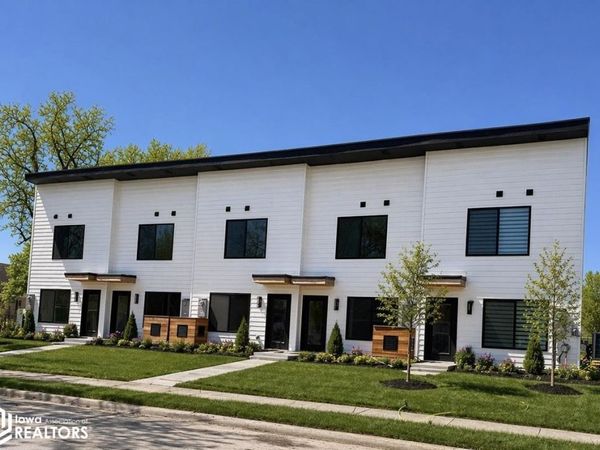 326 S 11th St, Sac City, IA 50583