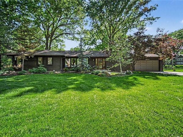 8500 Cherokee Lane, Leawood, KS 66206