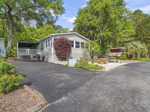 61 Saxon Ct., Murrells Inlet, SC 29576