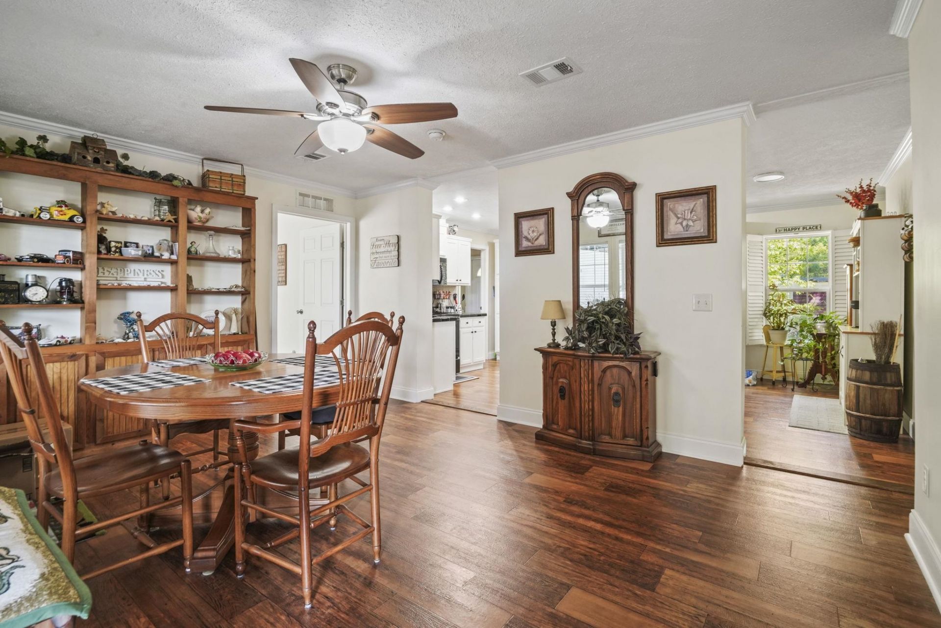 61 Saxon Ct. Photo 11