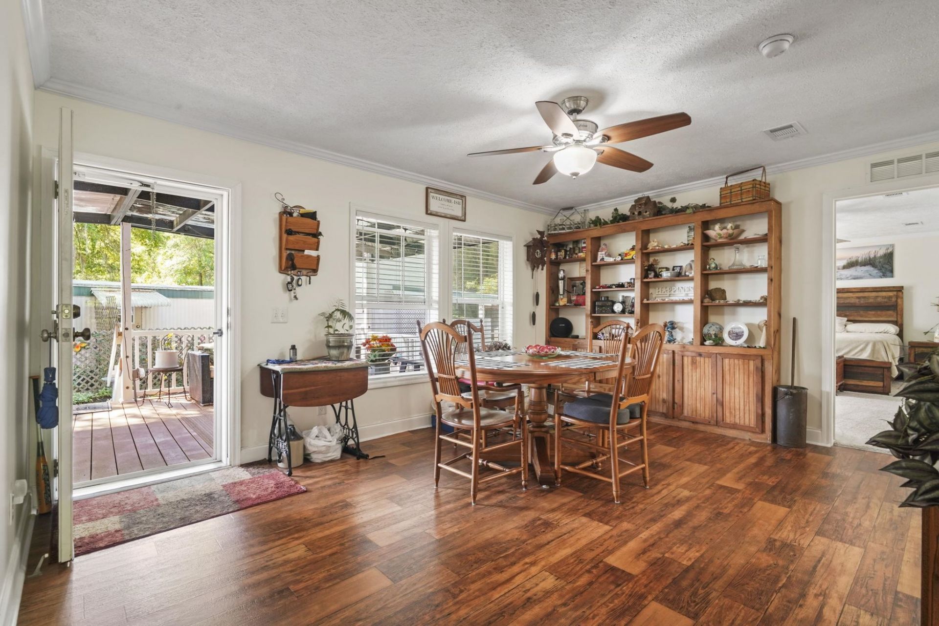 61 Saxon Ct. Photo 12