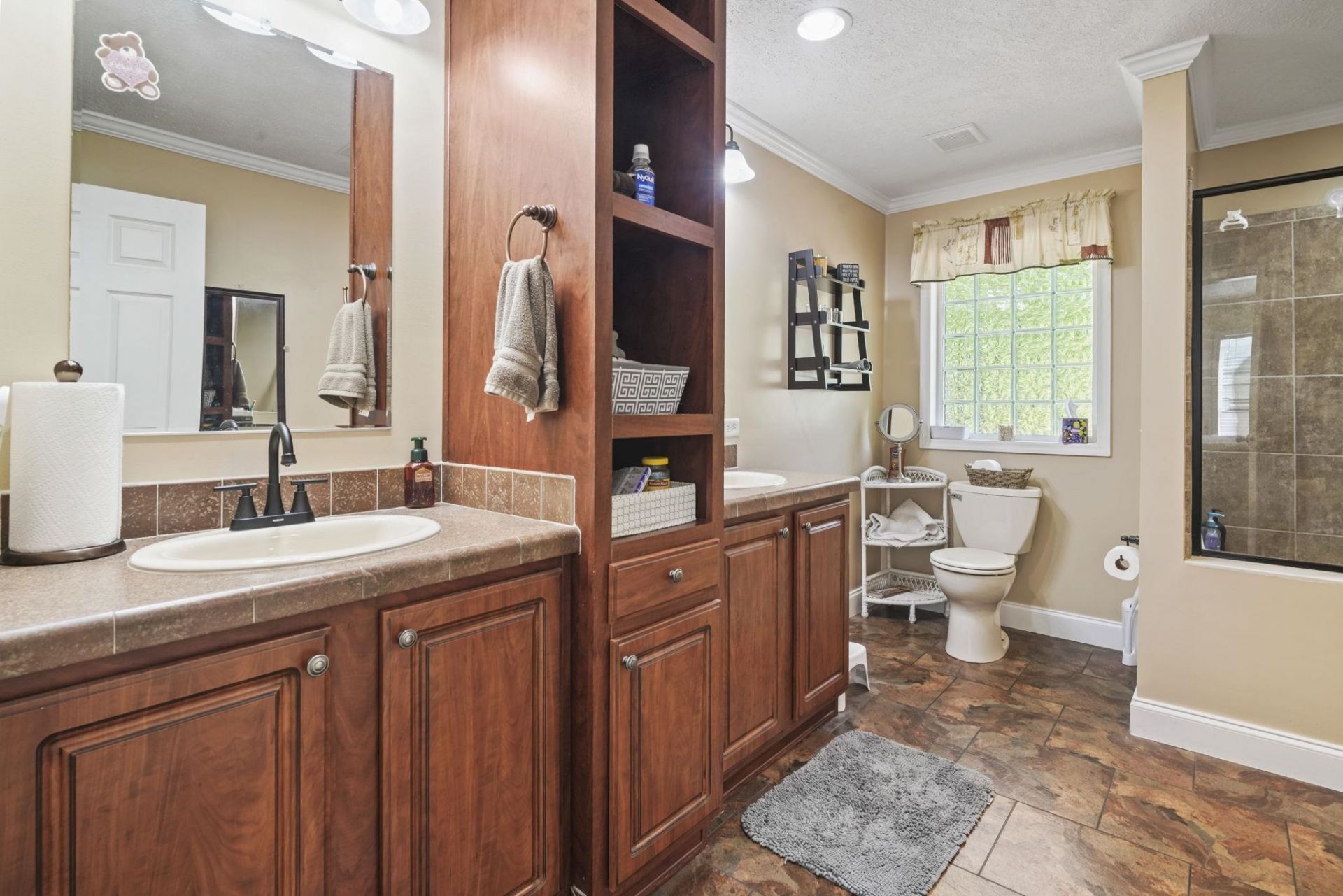61 Saxon Ct. Photo 16