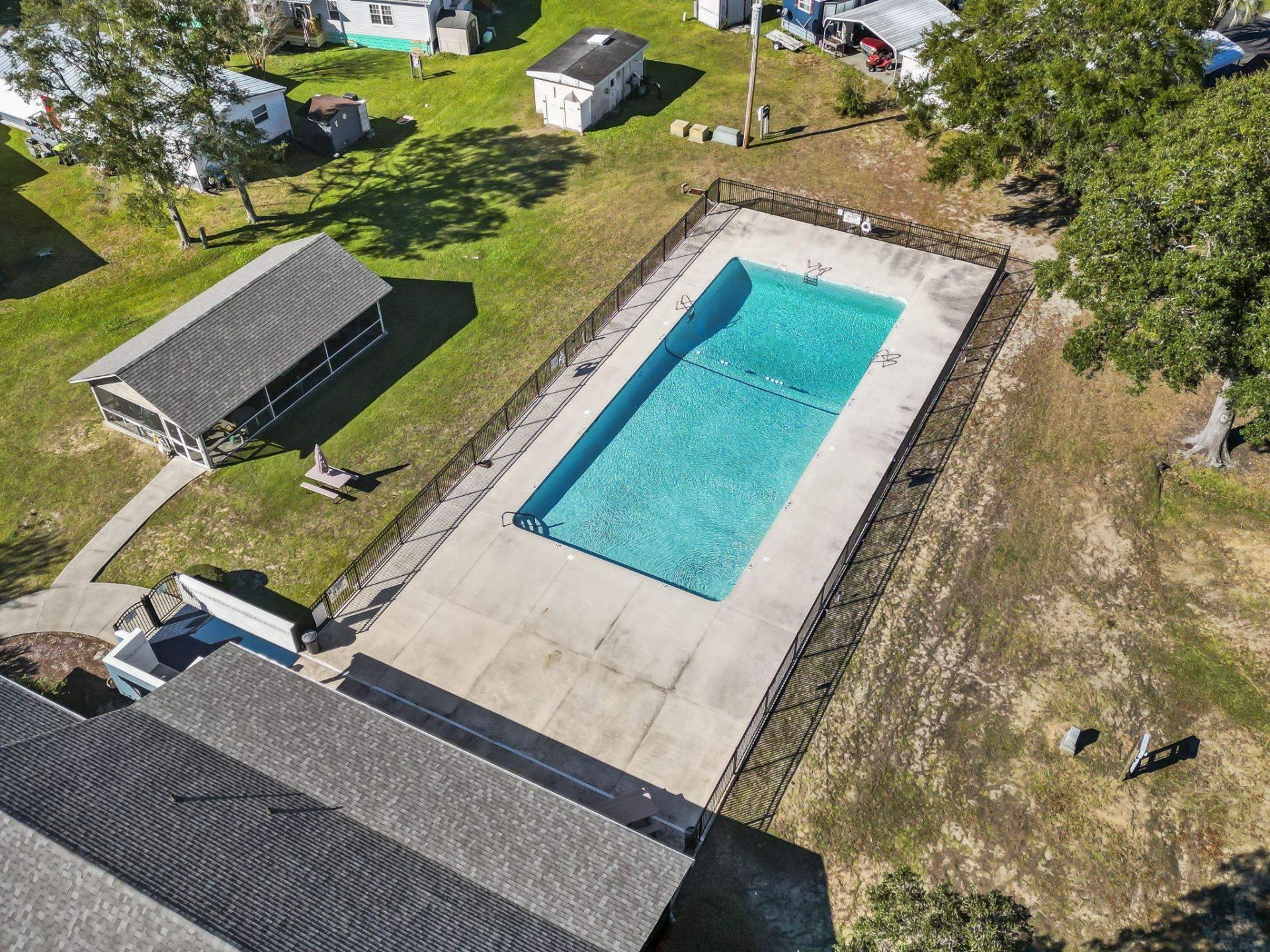 61 Saxon Ct. Photo 28