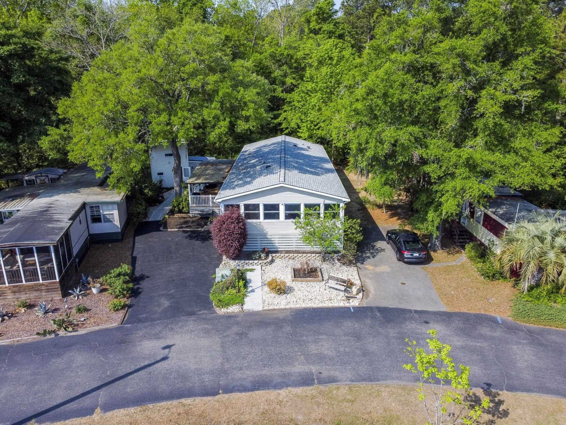 61 Saxon Ct. Photo 30
