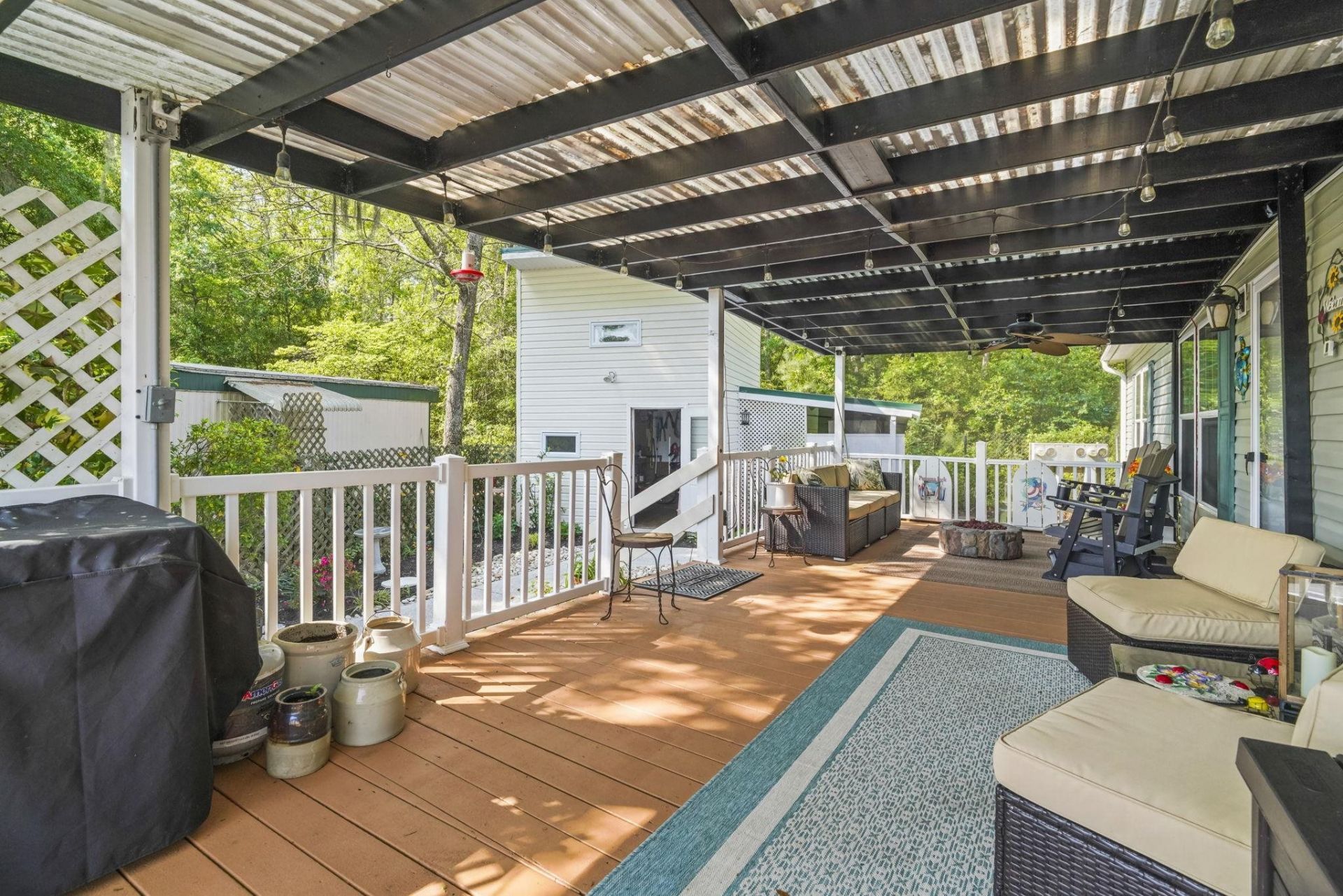 61 Saxon Ct. Photo 5