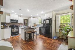 61 Saxon Ct. photo 4