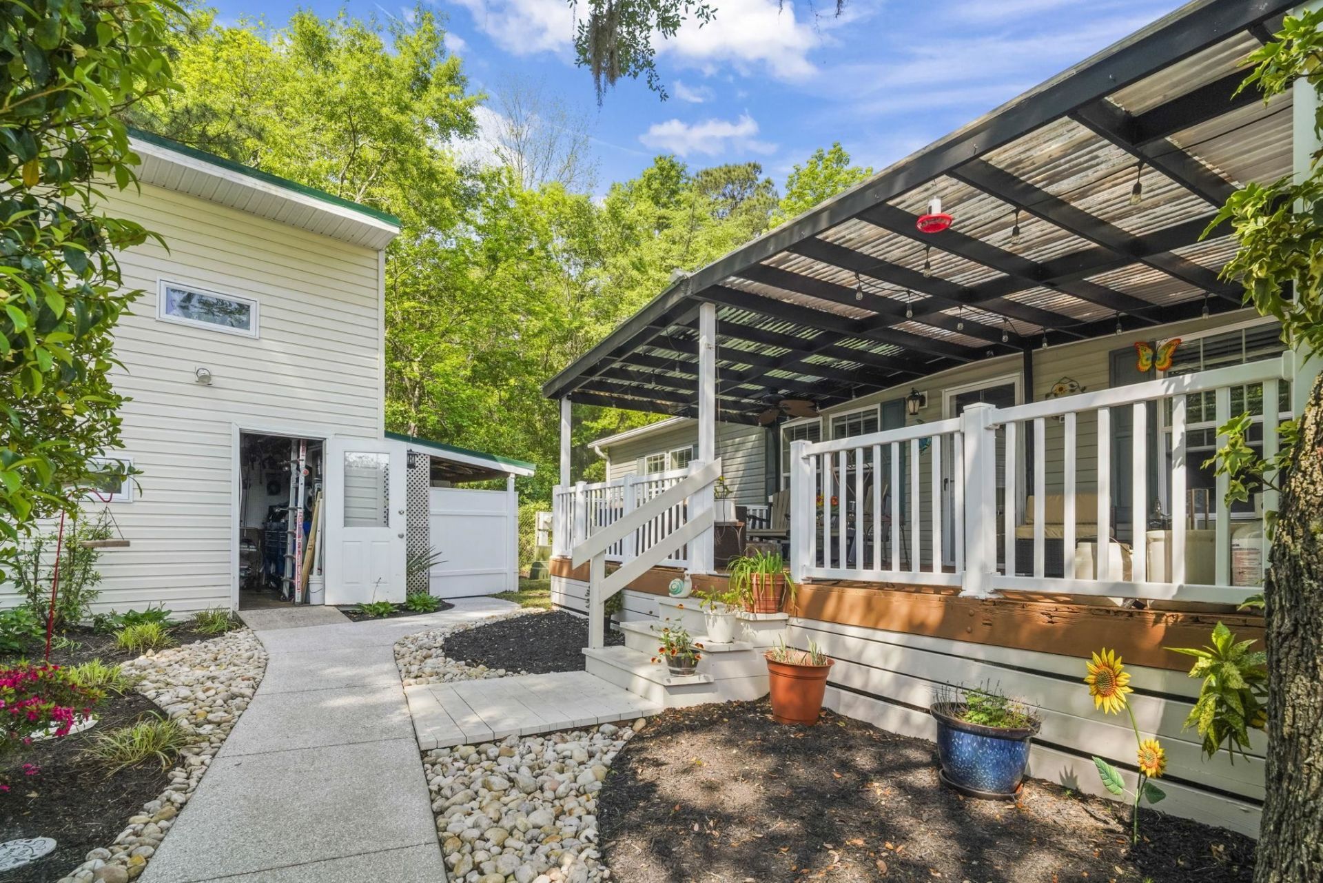 61 Saxon Ct. Photo 6