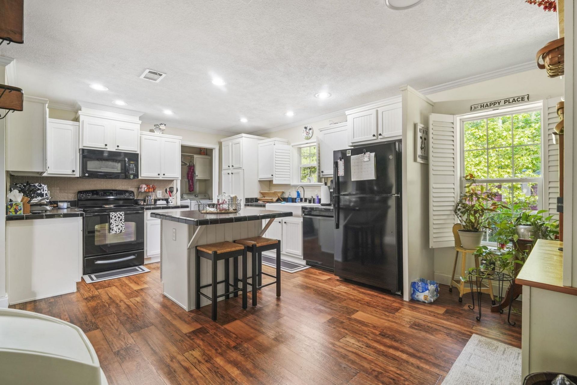 61 Saxon Ct. Photo 7