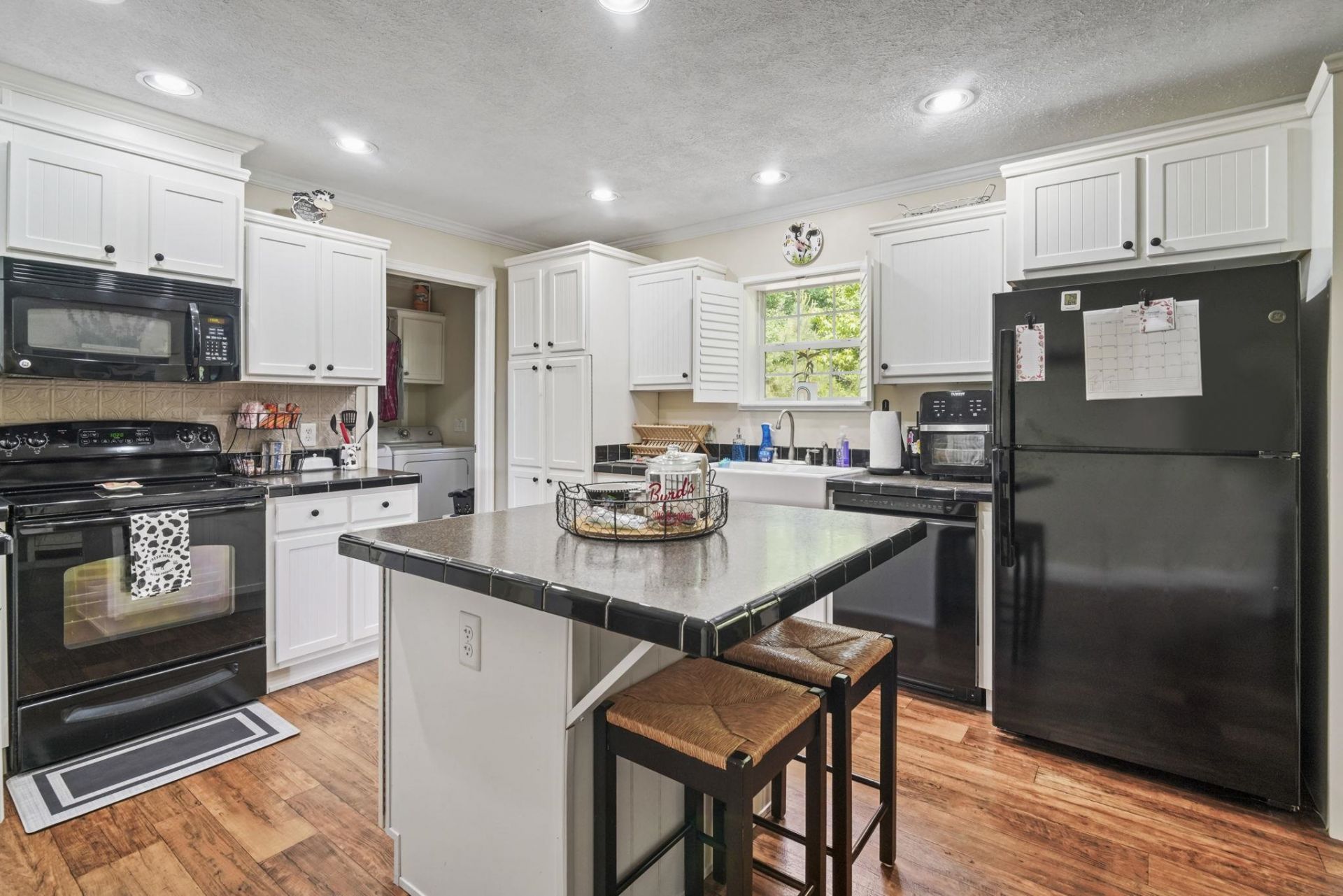 61 Saxon Ct. Photo 8