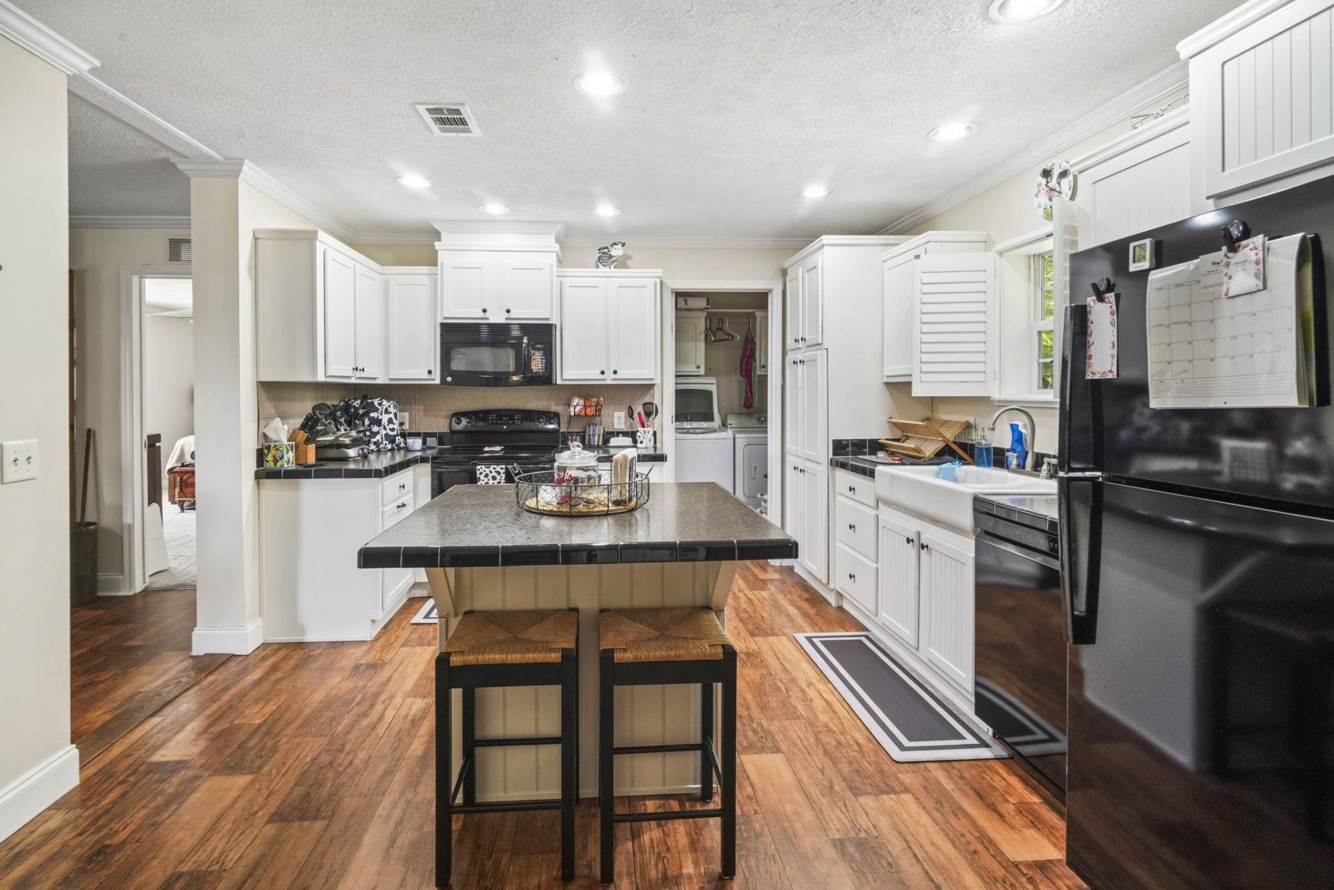 61 Saxon Ct. Photo 9