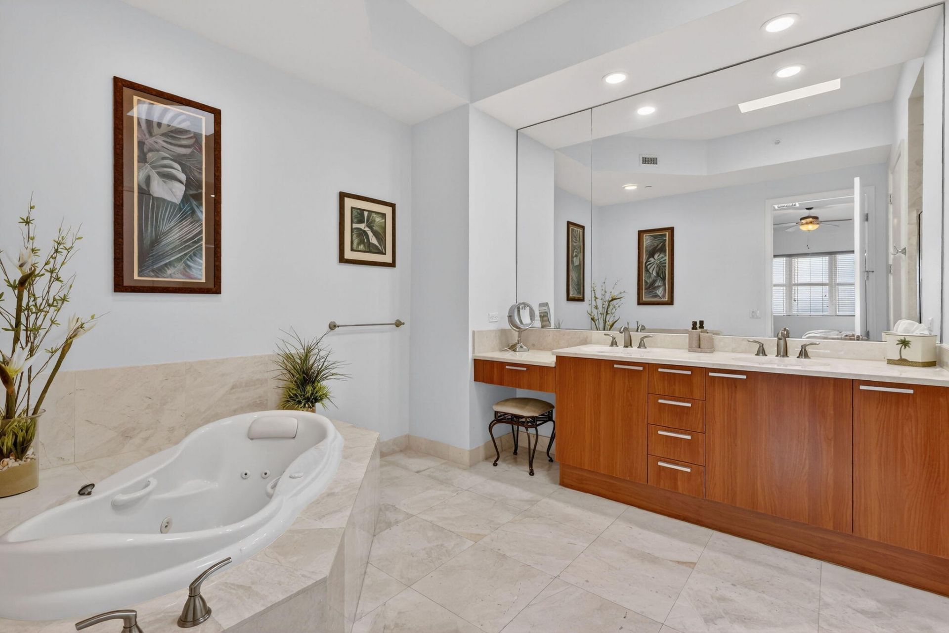 2640 Lake Shore Drive, Unit 2608, Riviera Beach, FL 33404 Photo