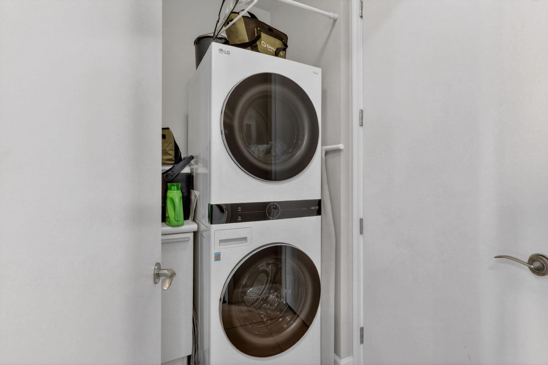 2640 Lake Shore Drive, Unit 2608, Riviera Beach, FL 33404 Photo