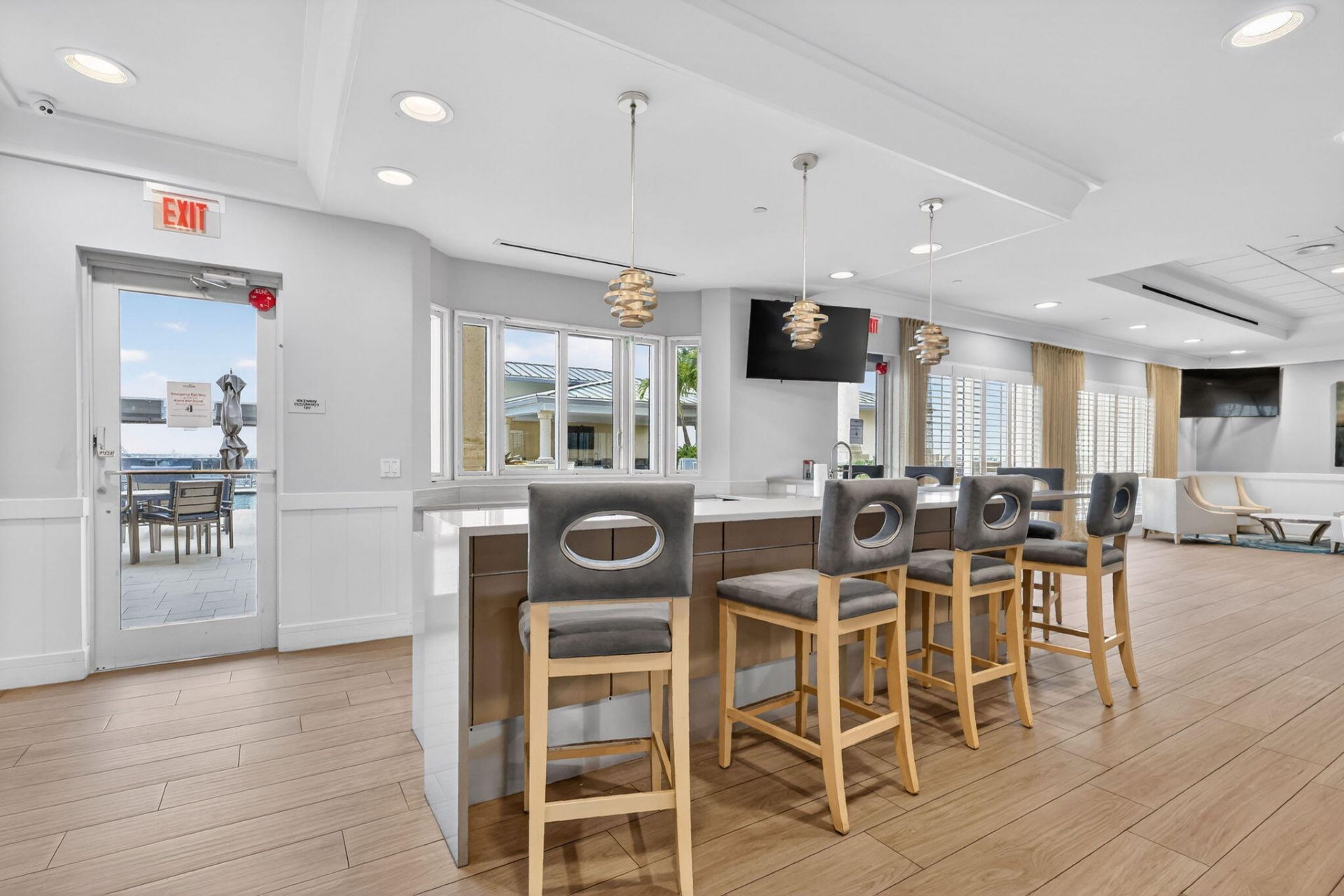 2640 Lake Shore Drive, Unit 2608, Riviera Beach, FL 33404 Photo