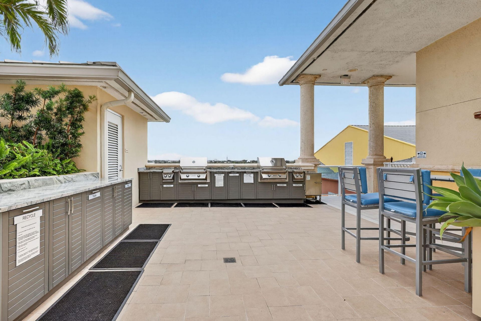 2640 Lake Shore Drive, Unit 2608, Riviera Beach, FL 33404 Photo