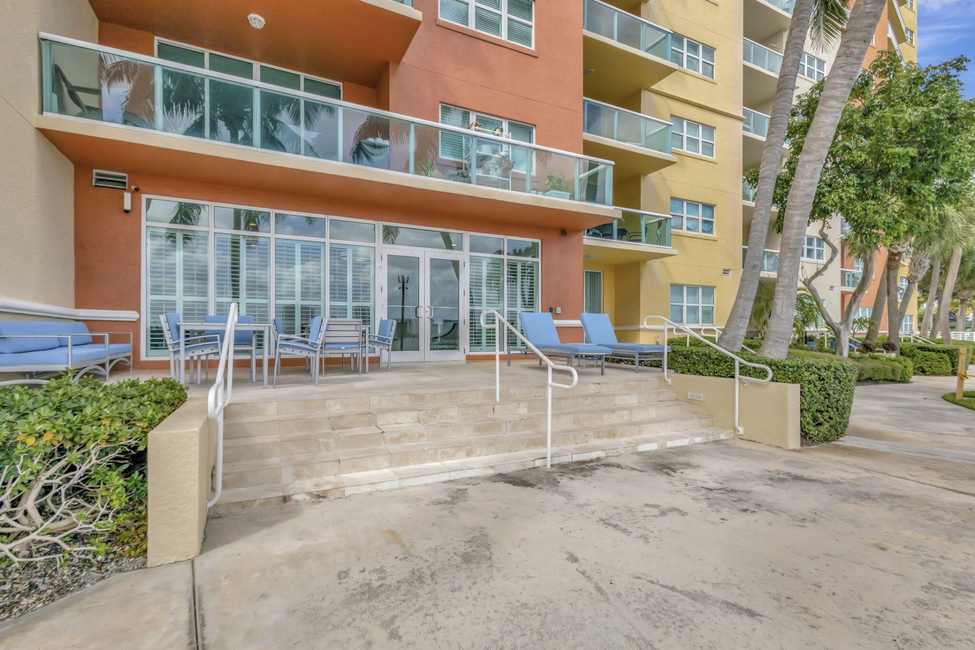 2640 Lake Shore Drive, Unit 2608, Riviera Beach, FL 33404 Photo